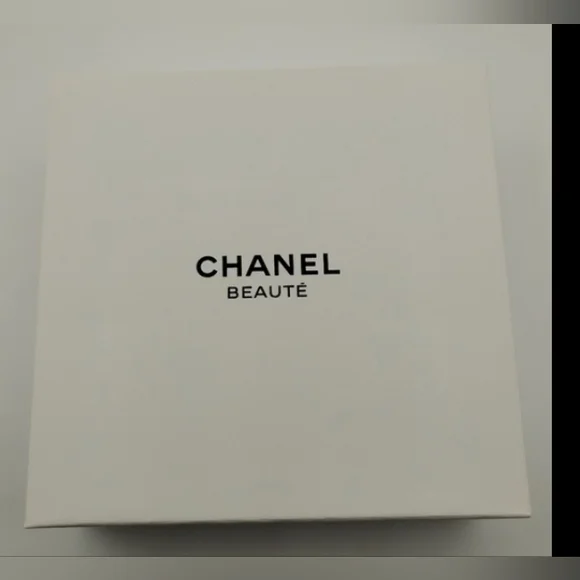 🆕CHANEL Black Soft Velvet Logo Scrunchie with CC Button - Picture 5 of 5